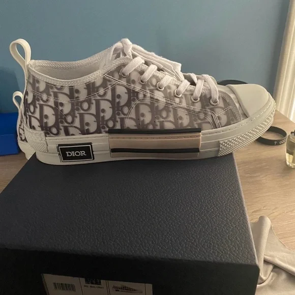 Dior B23